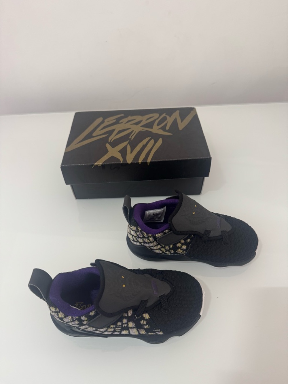 Rare LeBron James XVII Nike Kids Slip-On Sneakers in Lakers Black & Purple Sz 8
